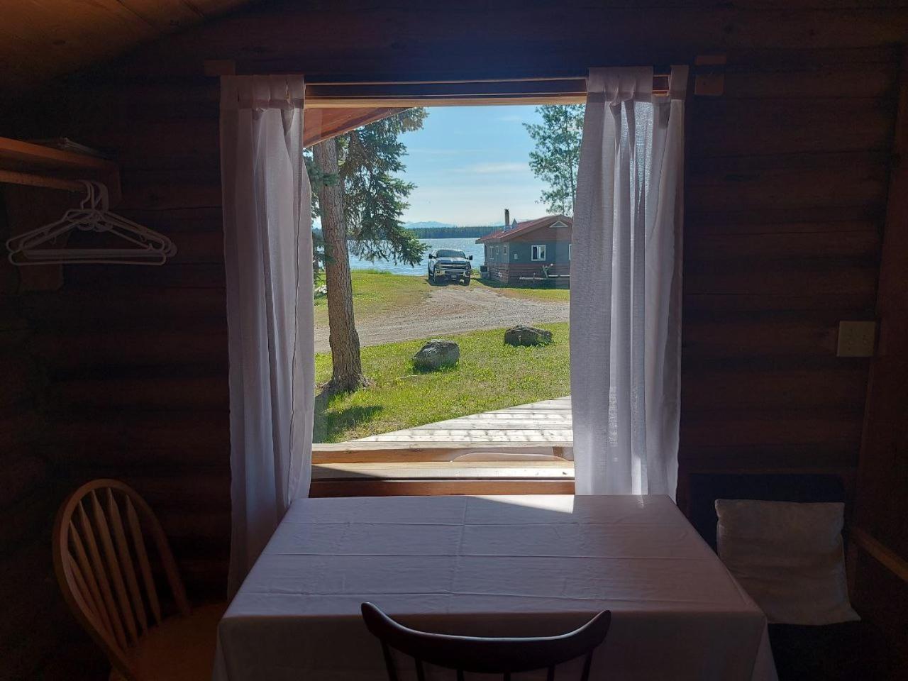 Escott Bay Resort Anahim Lake Екстериор снимка